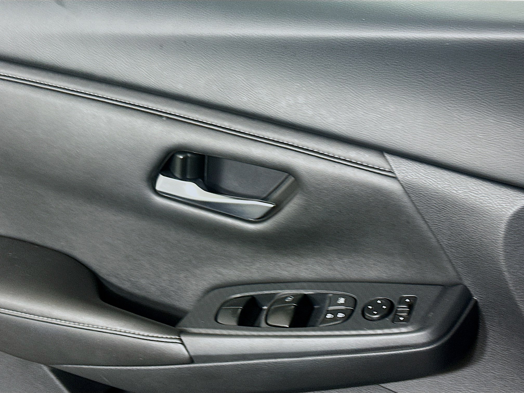 Used 2025 Nissan Sentra SV FWD image 15