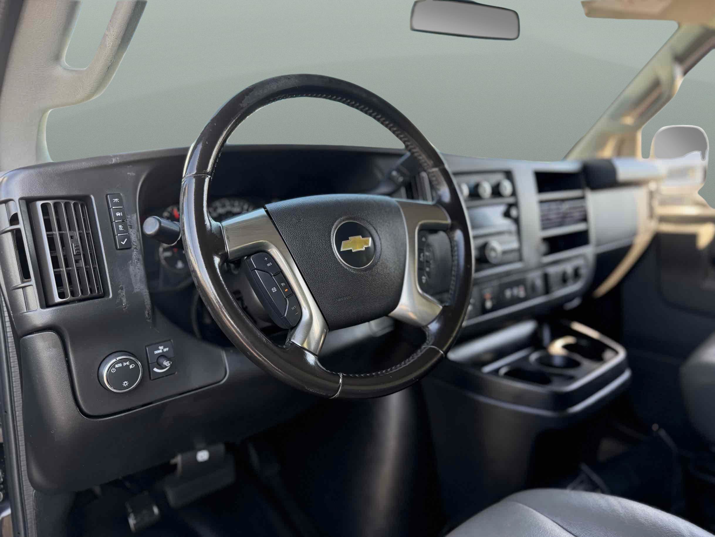 Used 2018 Chevrolet Express 2500 w/ Driver Convenience Package RWD image 16