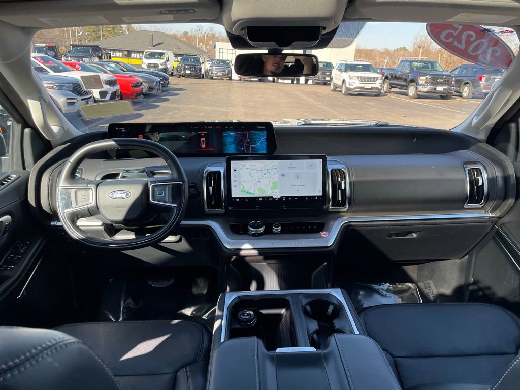 Used 2025 Ford Expedition Platinum image 10