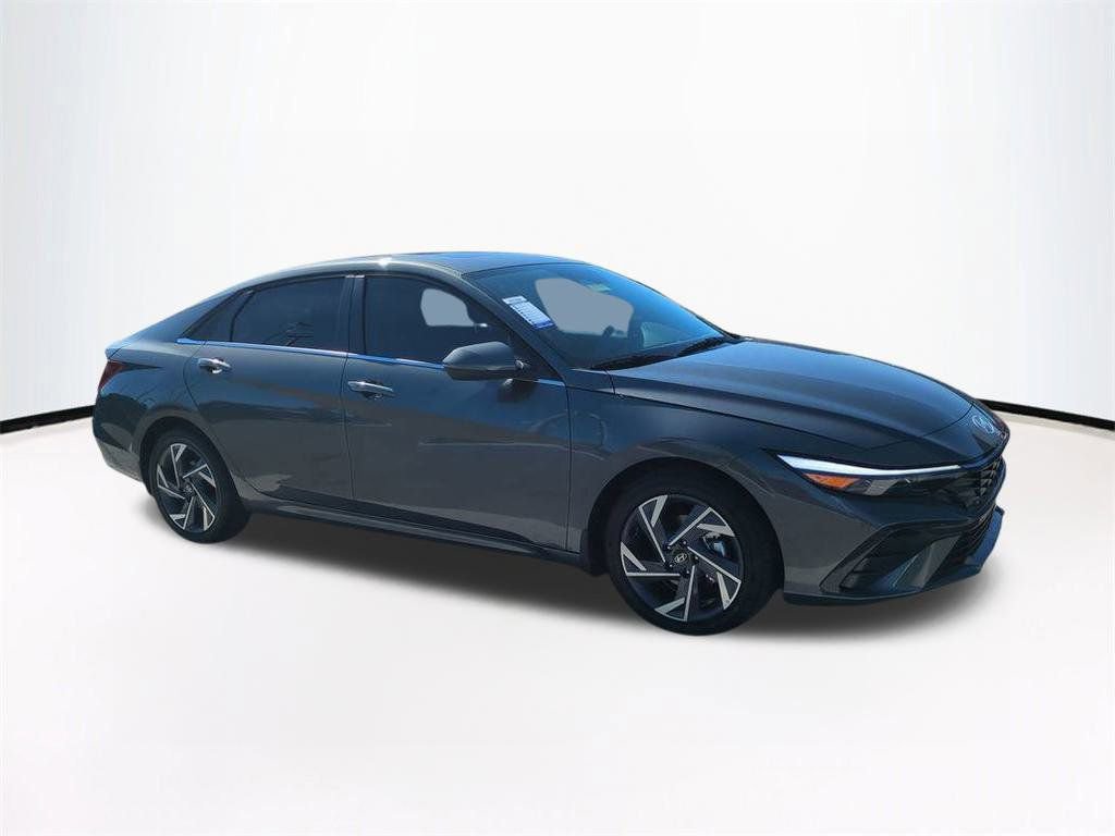 New 2026 Hyundai Elantra Limited image 2
