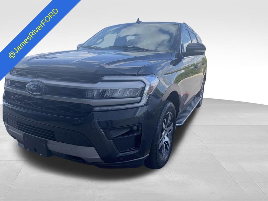 Used 2022 Ford Expedition XLT AWD/4WD image 2