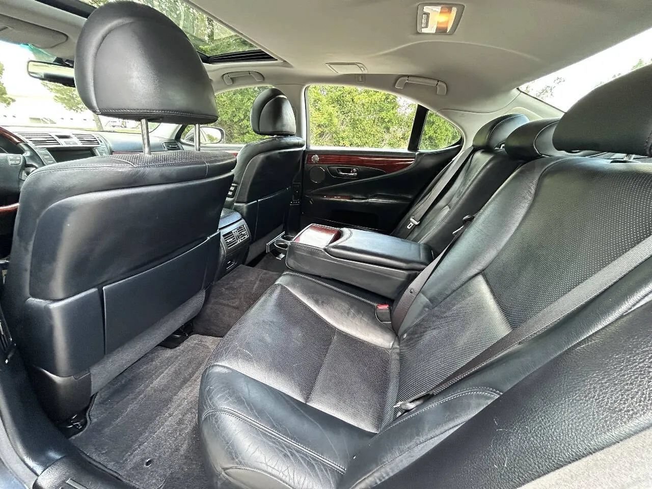 Used 2011 Lexus LS 460 w/ Luxury Value Edition RWD image 13