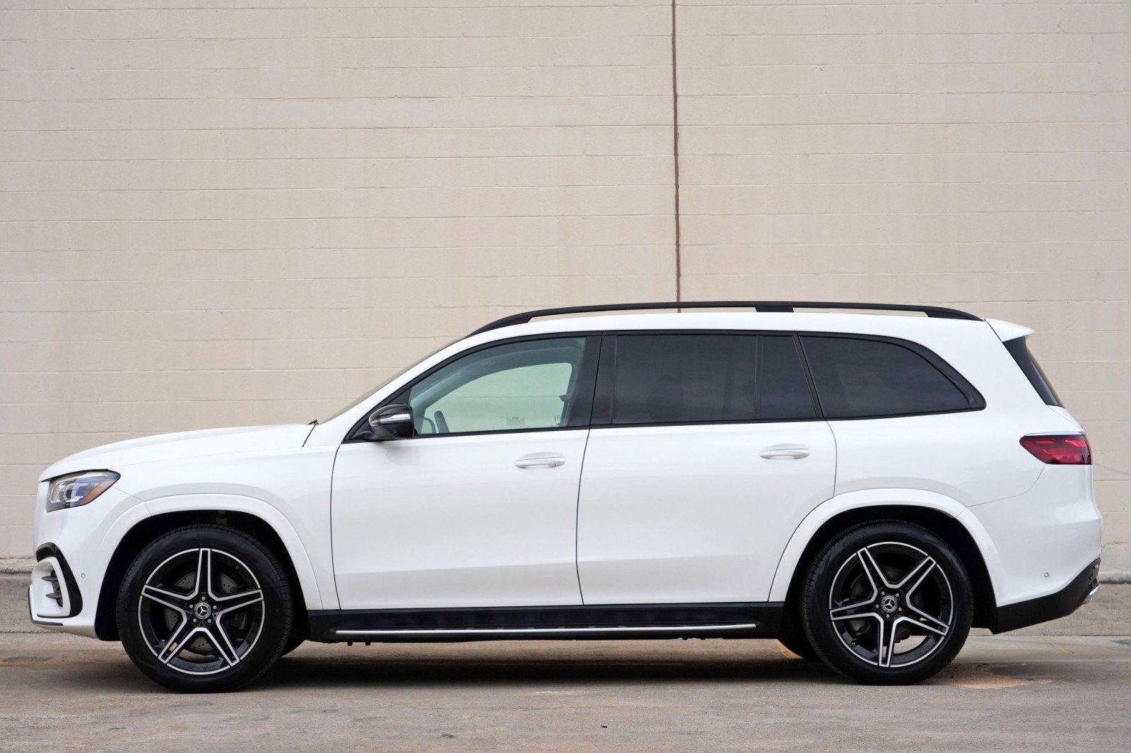 Used 2024 Mercedes-Benz GLS 450 4MATIC image 9