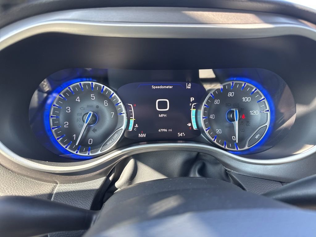 Used 2024 Chrysler Pacifica Touring-L image 28