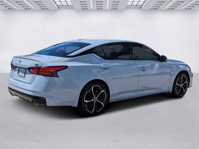 Used 2024 Nissan Altima 2.5 SR w/ SR Premium Package FWD image 5