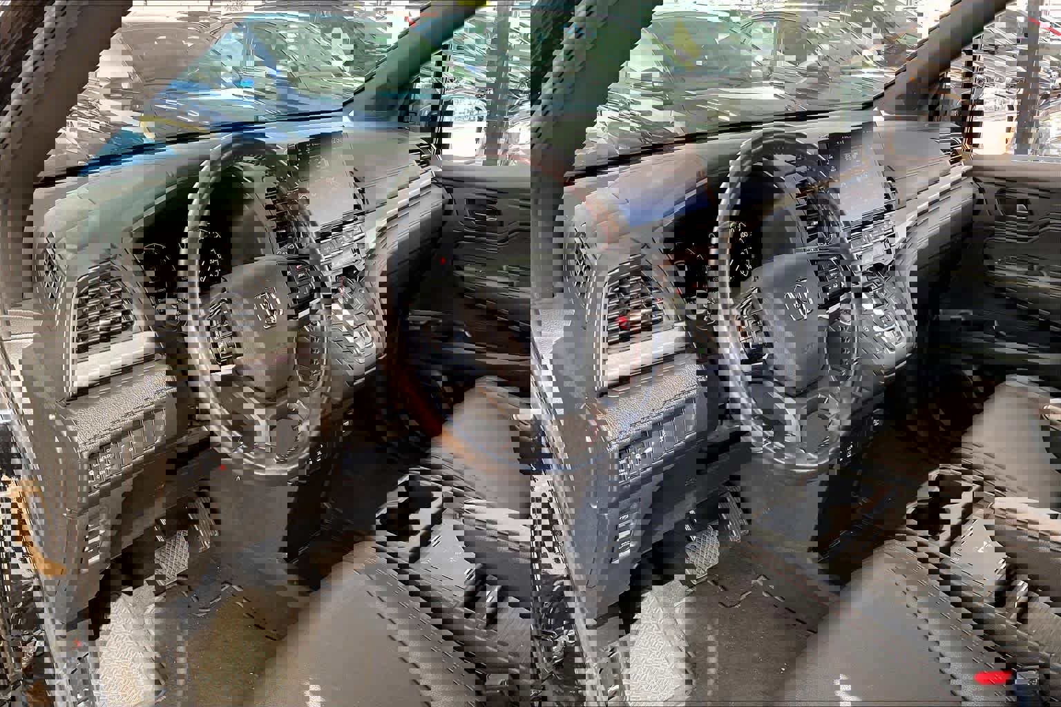 Used 2025 Honda Odyssey Sport-L image 16