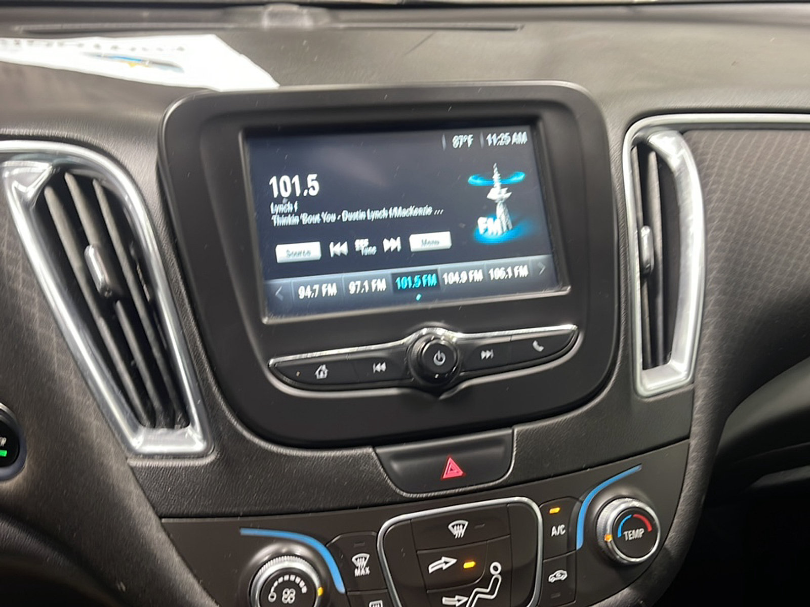 Used 2018 Chevrolet Malibu LT FWD image 9