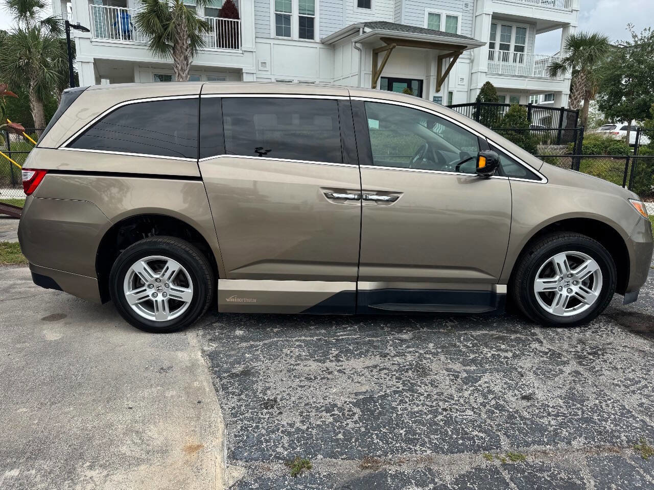 Used 2013 Honda Odyssey Touring Elite image 5