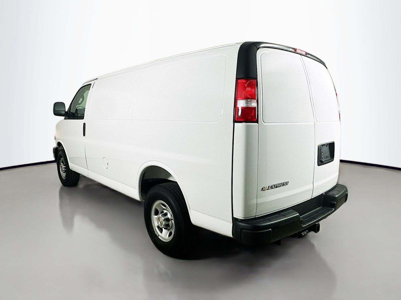 Used 2025 Chevrolet Express 2500 w/ Enhanced Convenience Package RWD image 7