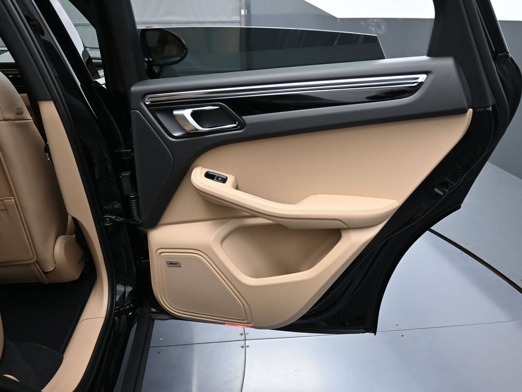 Certified 2026 Porsche Macan AWD/4WD image 25