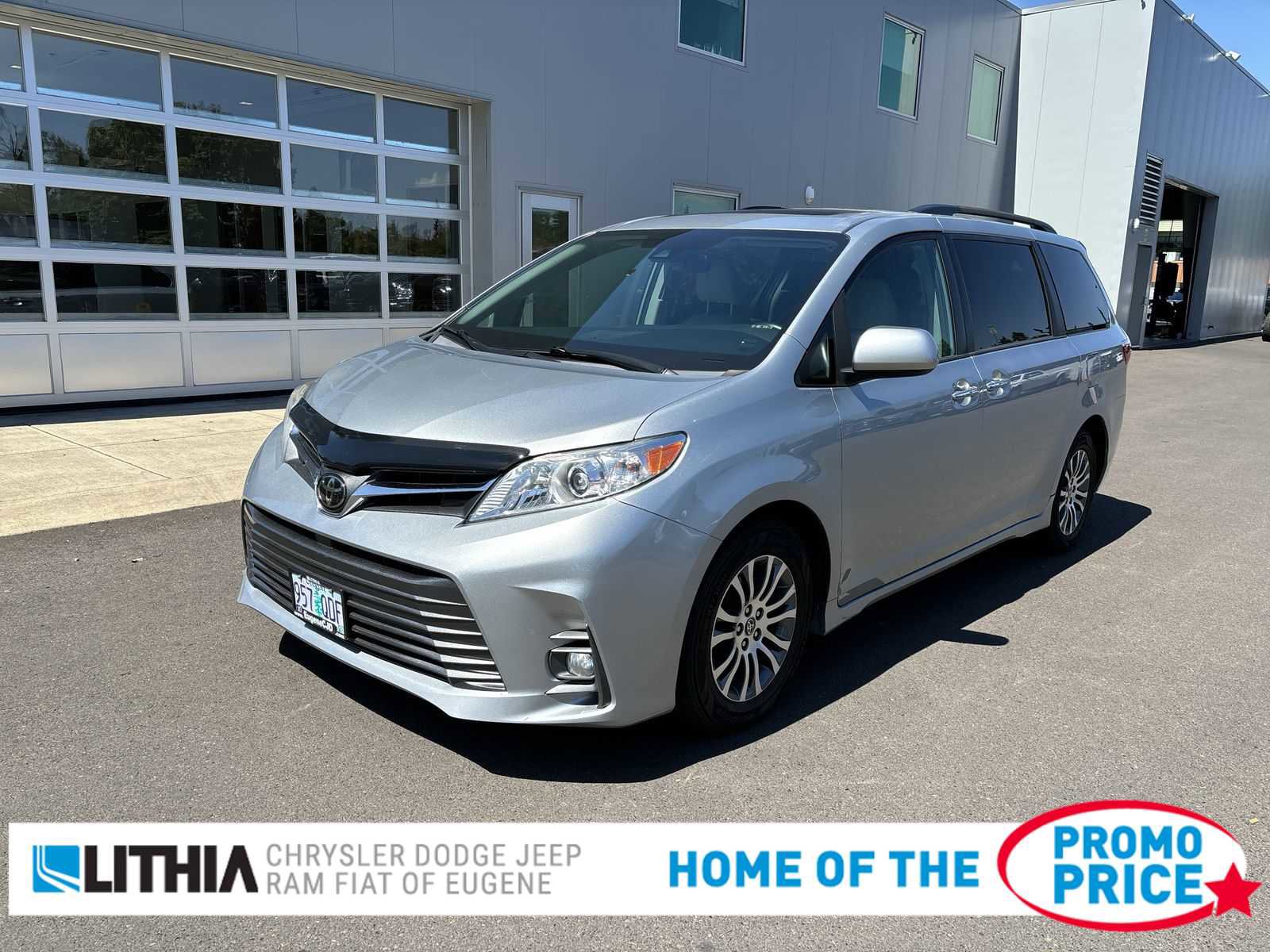 Used 2020 Toyota Sienna XLE image 1