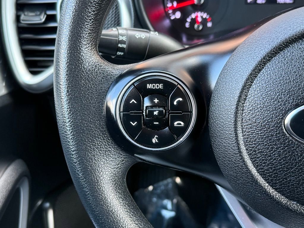 Used 2020 Kia Soul LX FWD image 26