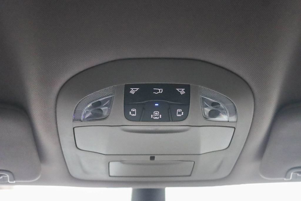 Used 2024 Chrysler Pacifica Select image 22