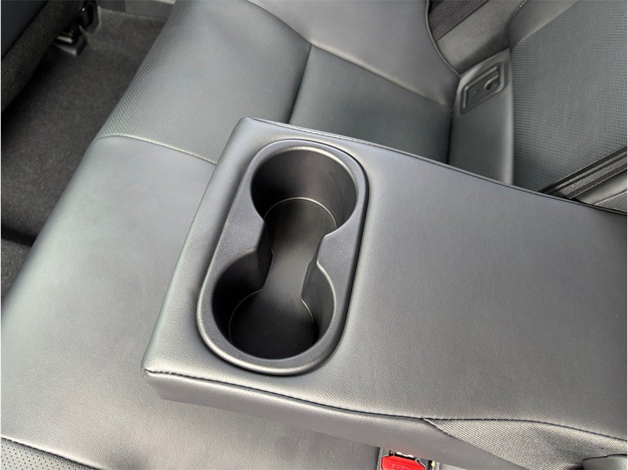 Used 2024 Toyota Prius XLE FWD image 39