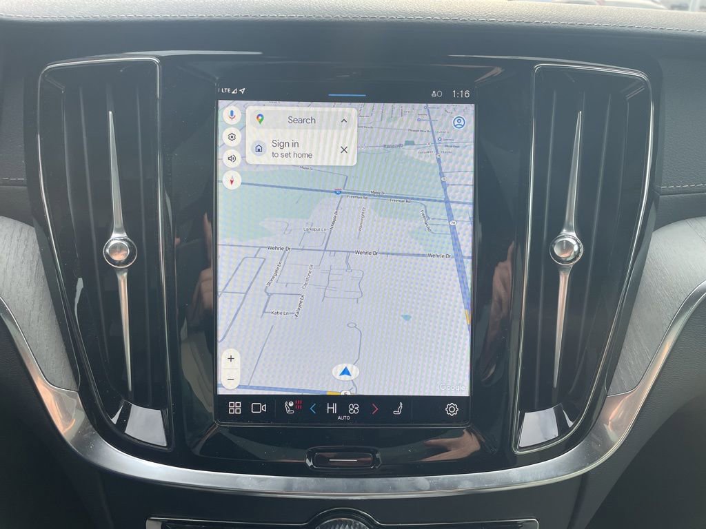 Certified 2025 Volvo V60 B5 Cross Country Ultra image 28