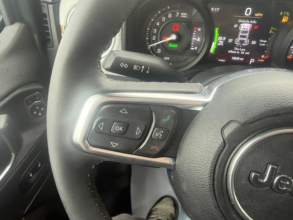 Used 2025 Jeep Wrangler Unlimited Sahara w/ Safety Group AWD/4WD image 21