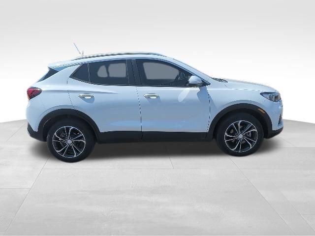 Used 2023 Buick Encore GX Select AWD/4WD image 2