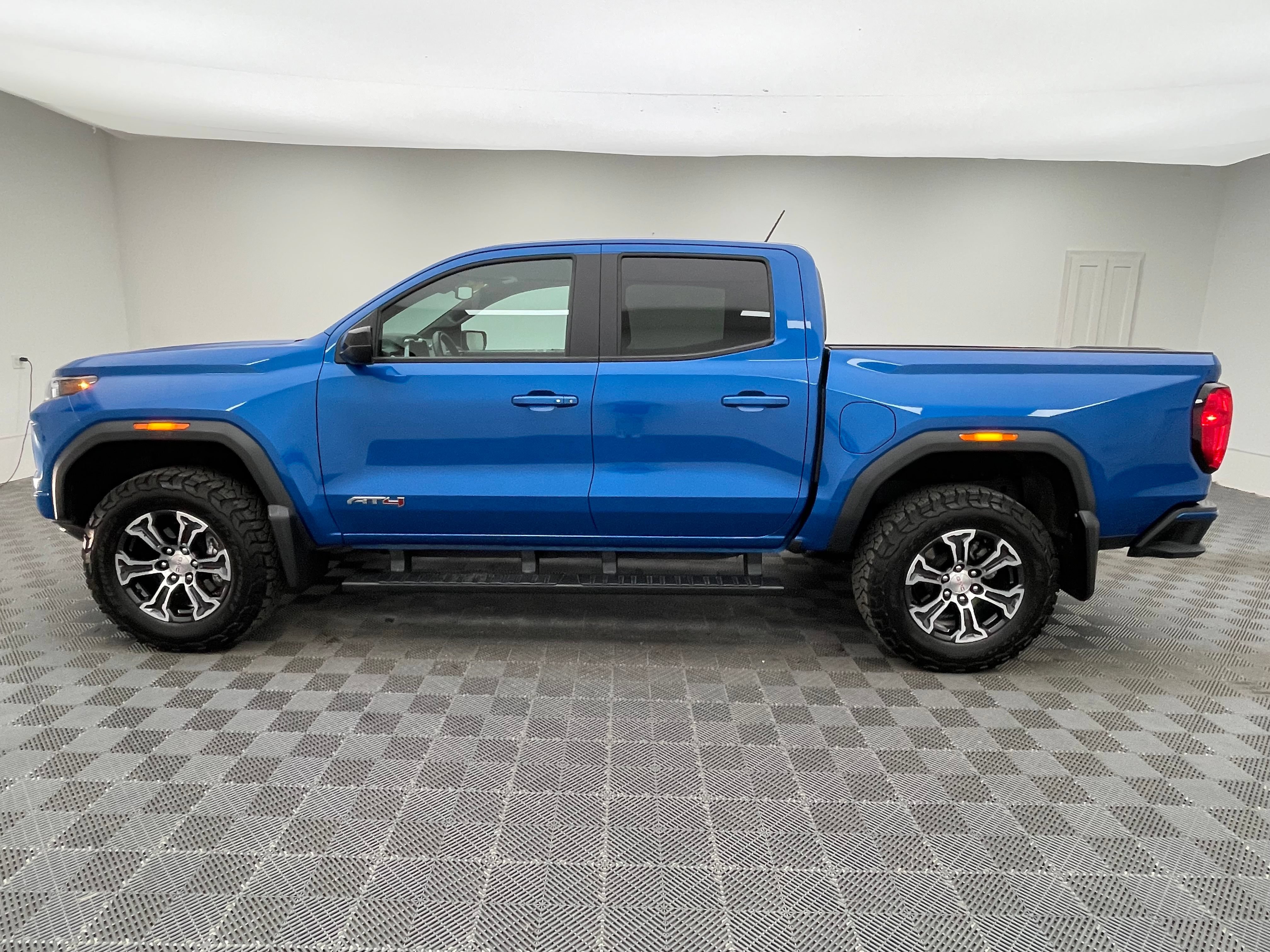 Used 2023 GMC Canyon AT4 w/ Canyon Safety Plus Package AWD/4WD image 11