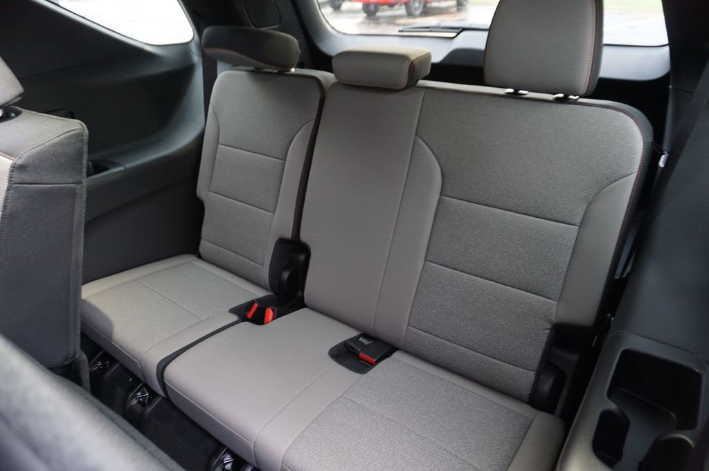 Used 2025 Chevrolet Traverse LT w/ Driver Confidence Package FWD image 11