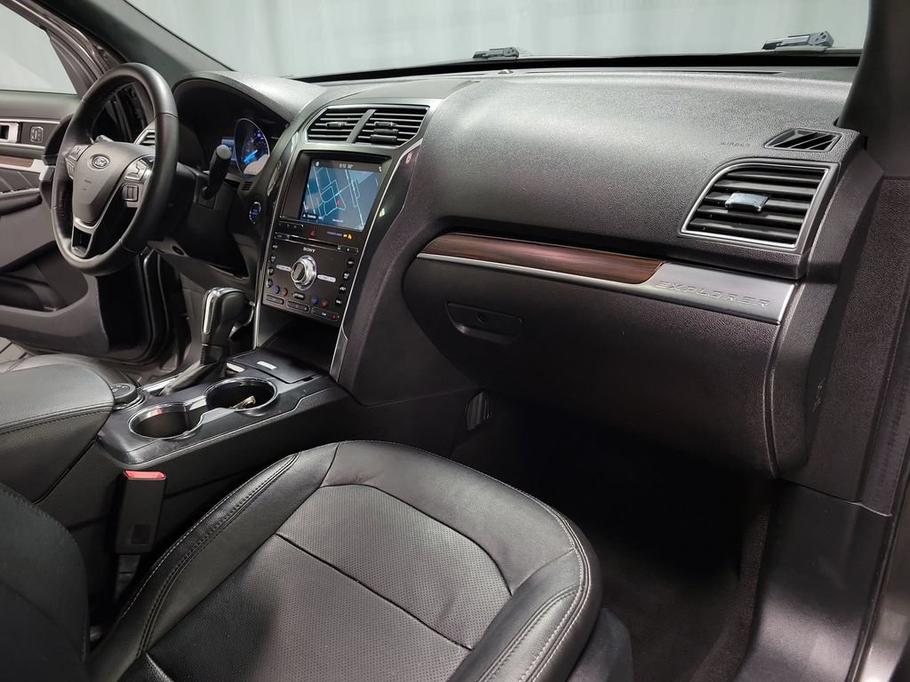 Used 2018 Ford Explorer Limited w/ Equipment Group 301A AWD/4WD image 33