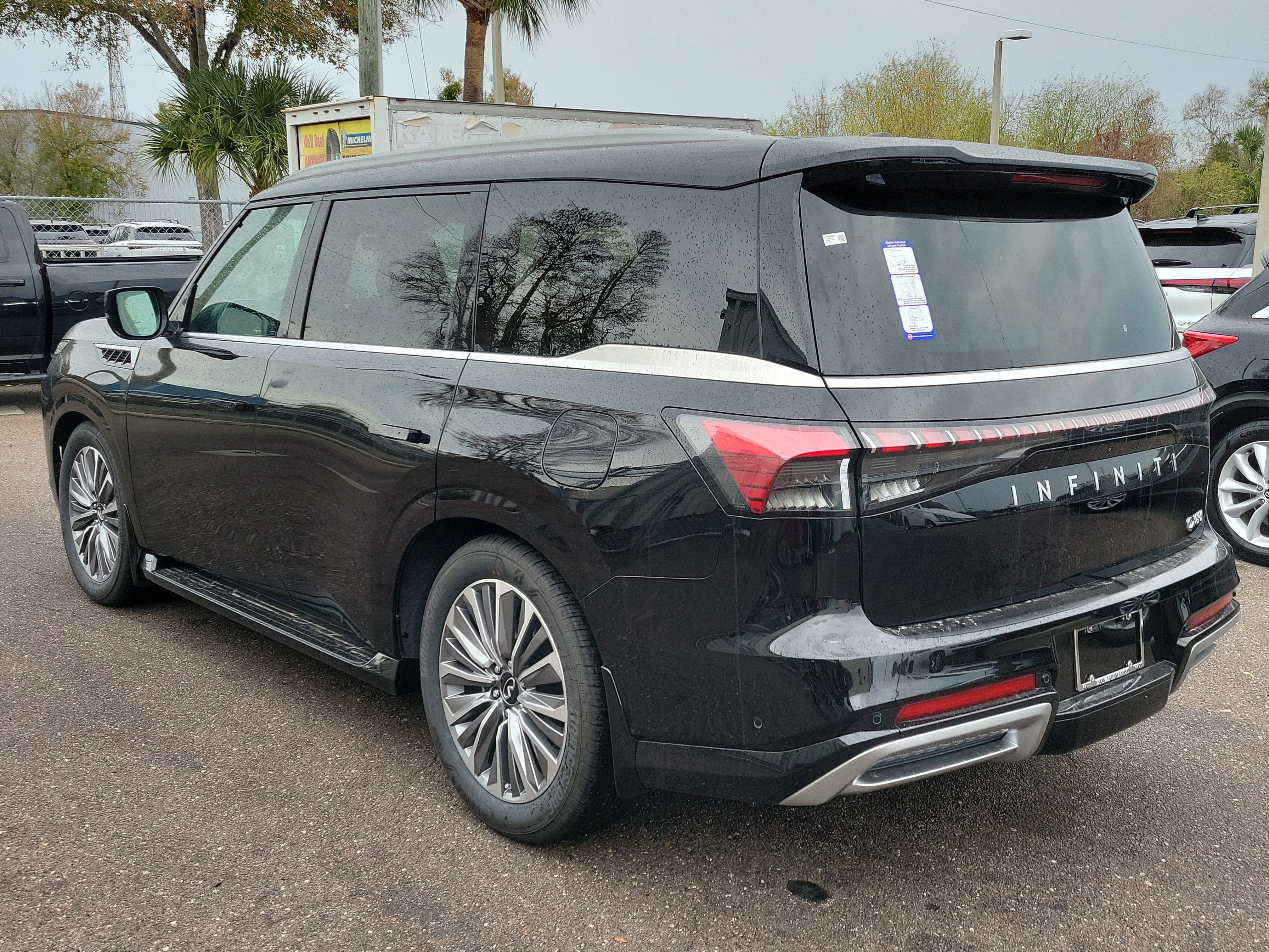 New 2026 INFINITI QX80 Luxe w/ Cargo Package image 4