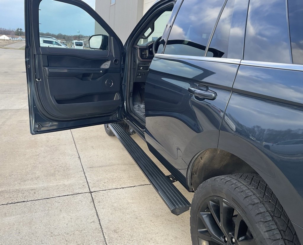 Used 2022 Ford Expedition Limited image 7