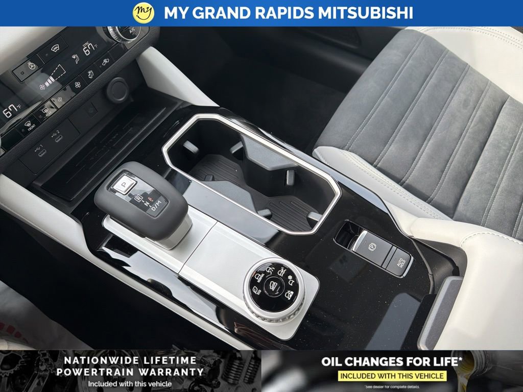 New 2026 Mitsubishi Outlander SE image 20