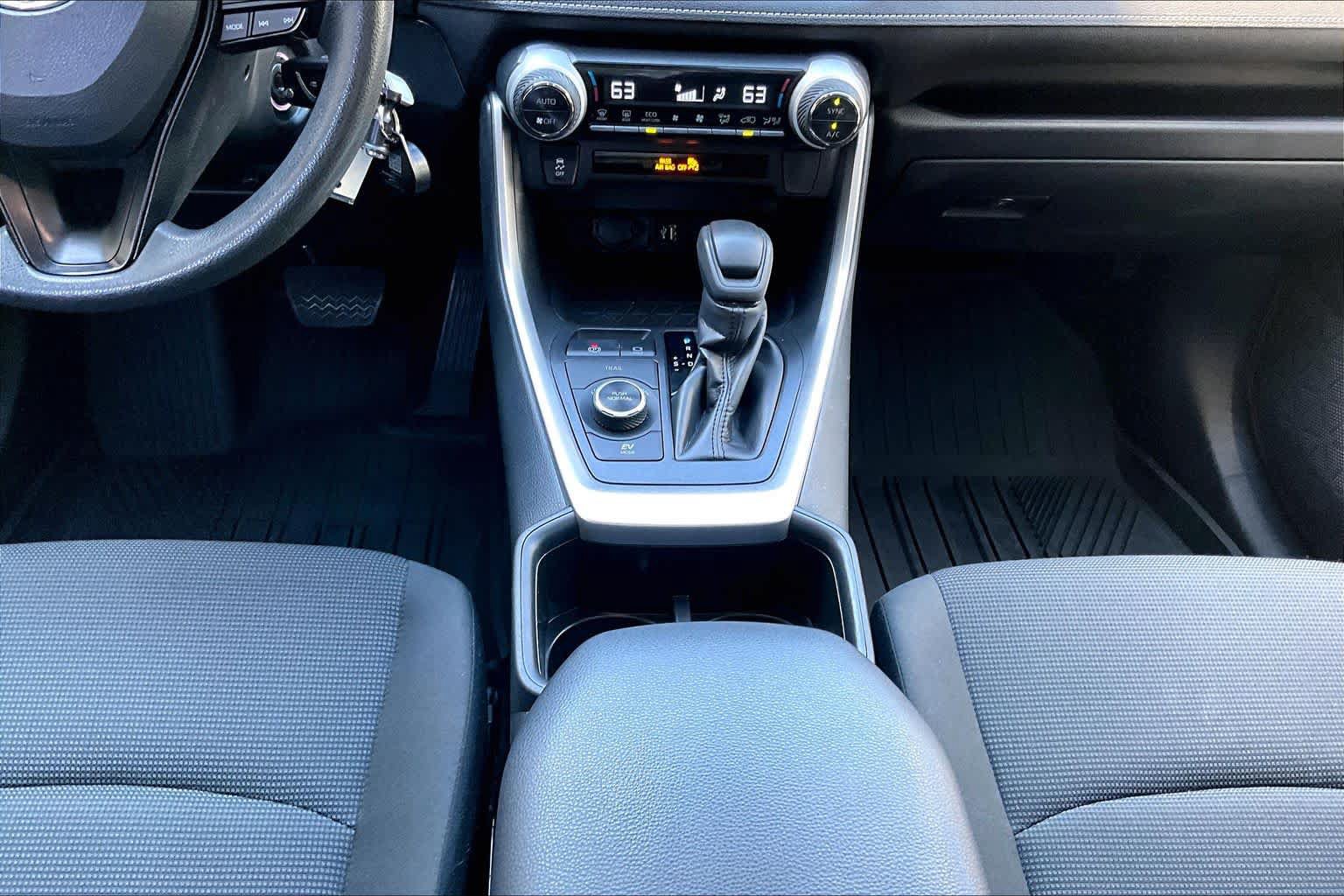 Certified 2023 Toyota RAV4 LE AWD/4WD image 17