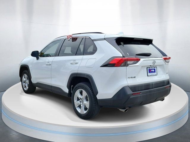Used 2020 Toyota RAV4 XLE w/ Convenience Package FWD image 3