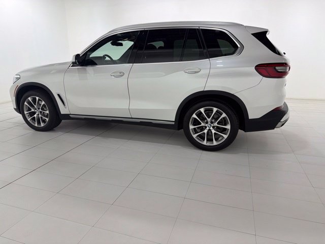Used 2019 BMW X5 xDrive40i w/ Premium Package 2 AWD/4WD image 2