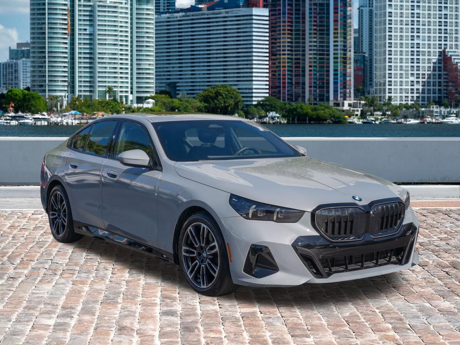 Used 2025 BMW 530i w/ M Sport Package video 3