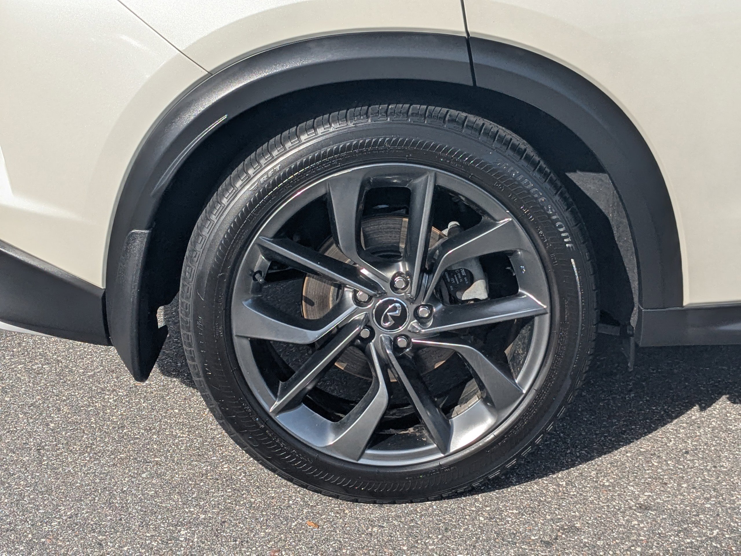 Used 2019 INFINITI QX50 Essential w/ Sensory Package image 12