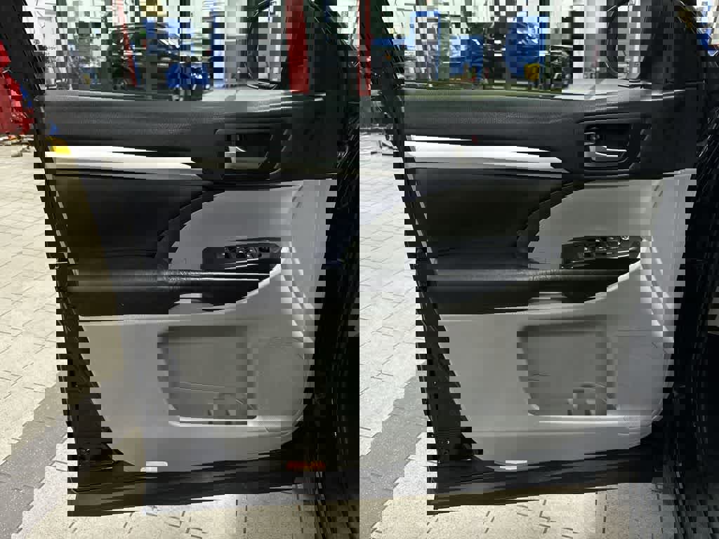 Used 2019 Toyota Highlander XLE w/ Protection Package #3 AWD/4WD image 32