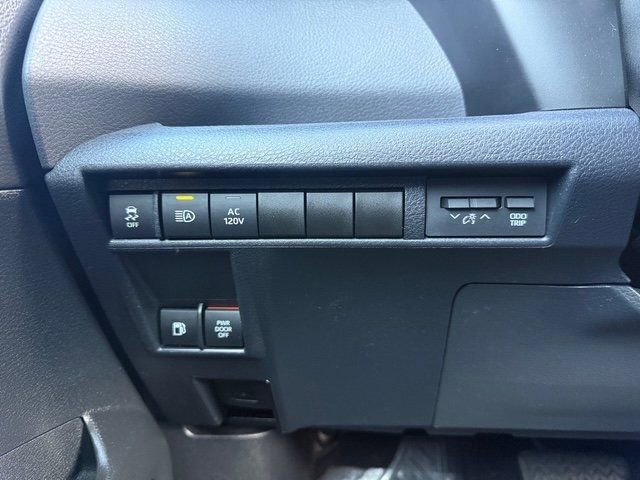 Used 2022 Toyota Sienna XSE w/ XSE Plus Package image 10