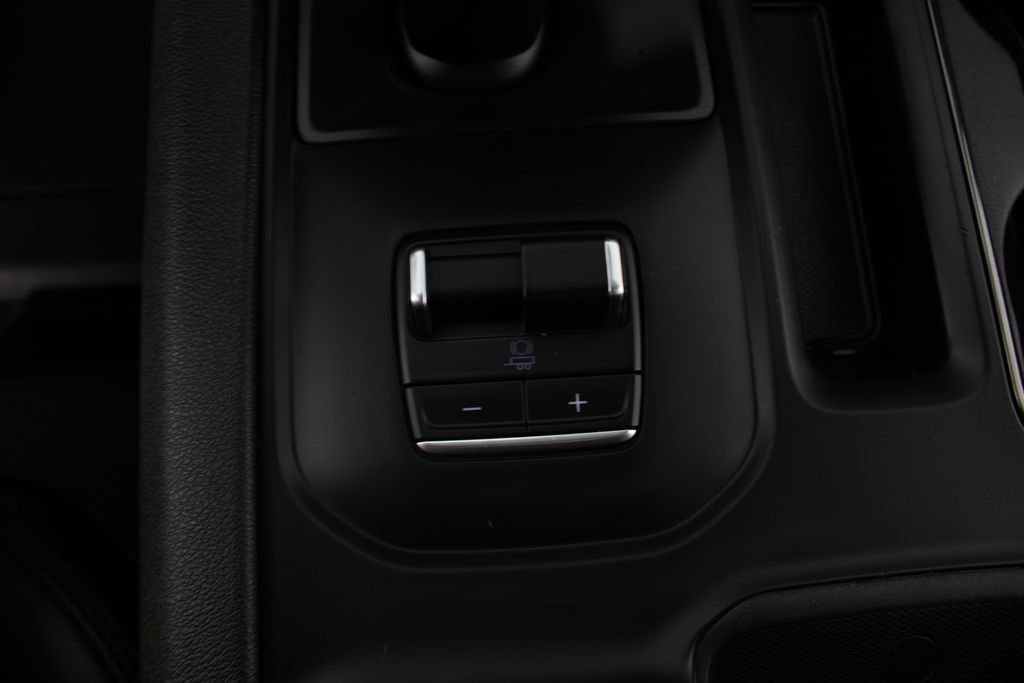 Used 2024 GMC Sierra 1500 AT4 w/ Technology Package AWD/4WD image 9