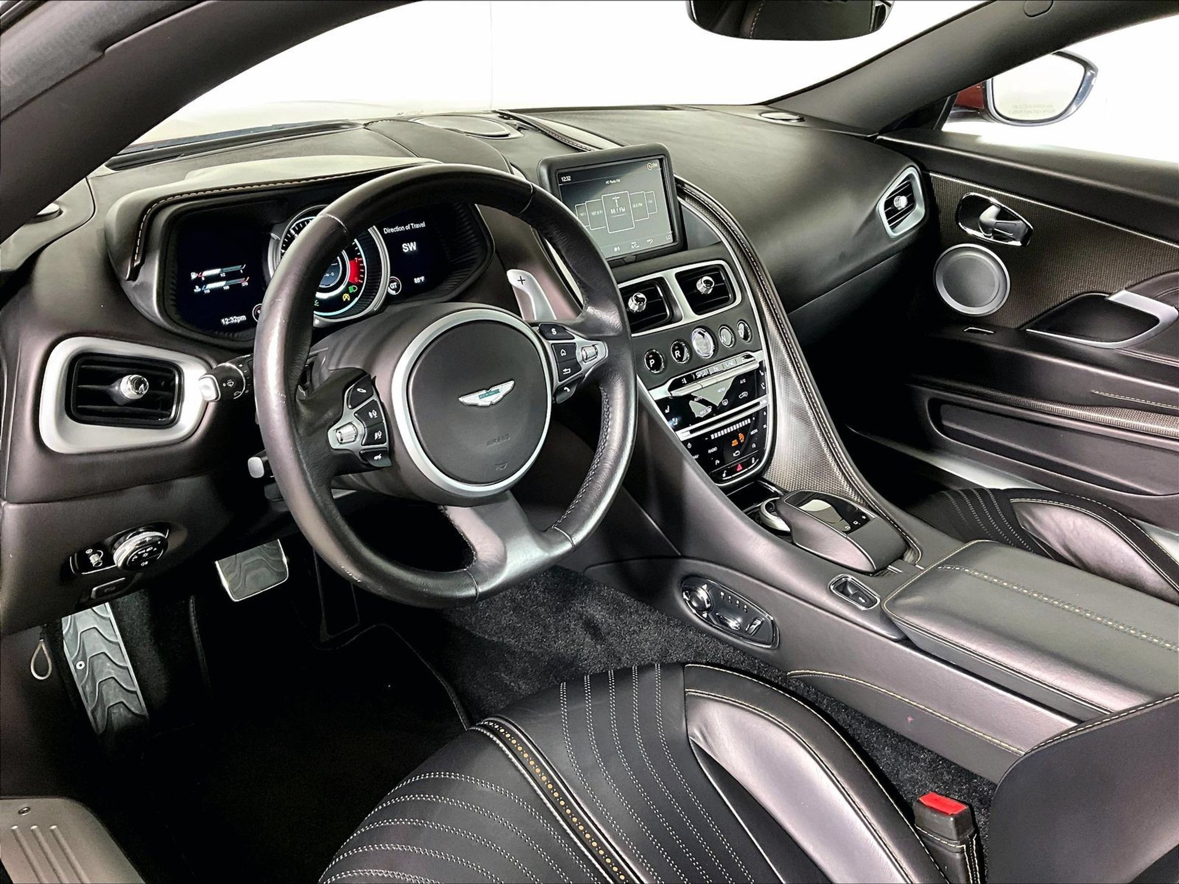 Used 2017 Aston Martin DB11 V12 RWD image 4