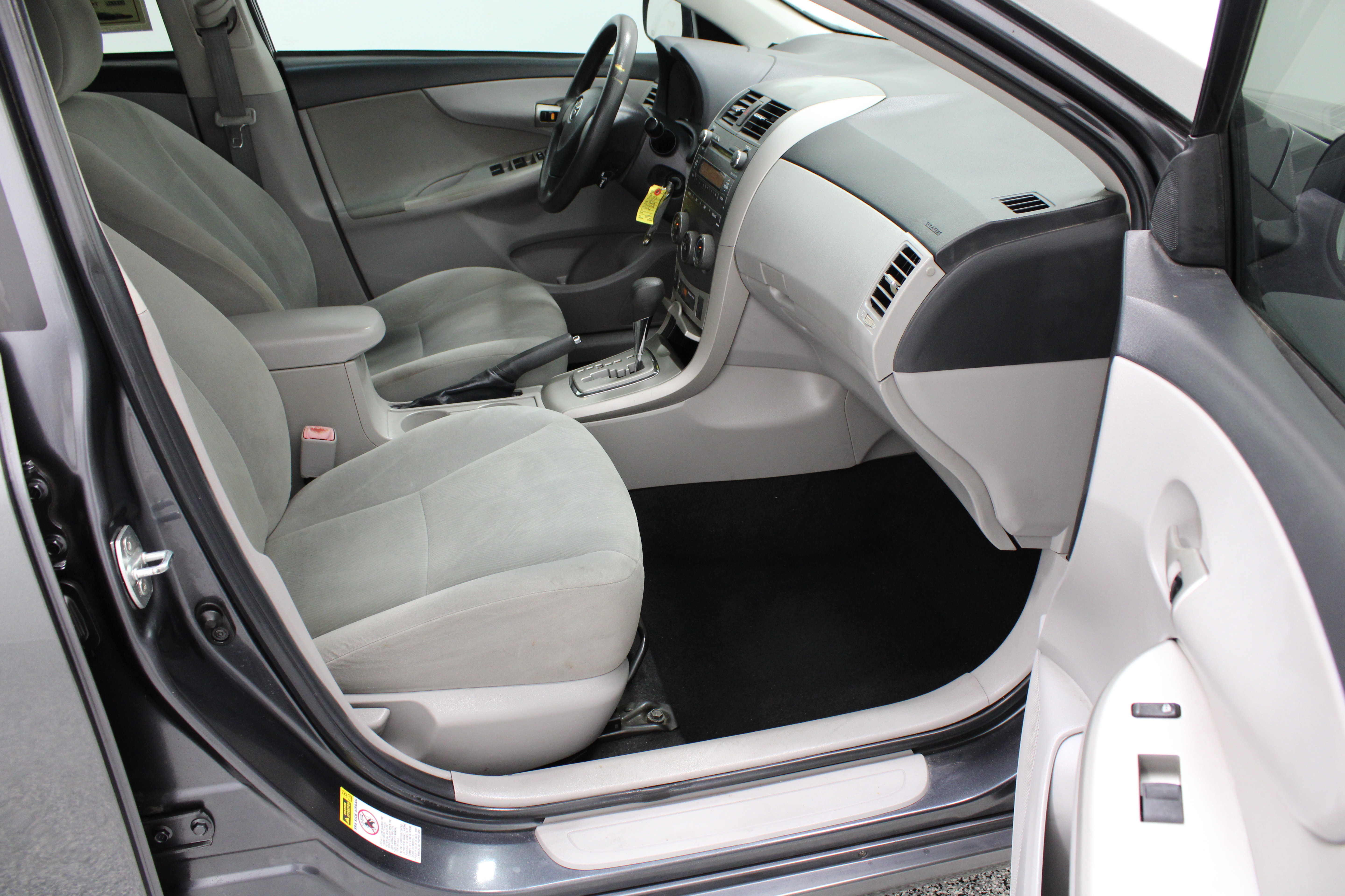 Used 2011 Toyota Corolla LE FWD image 32