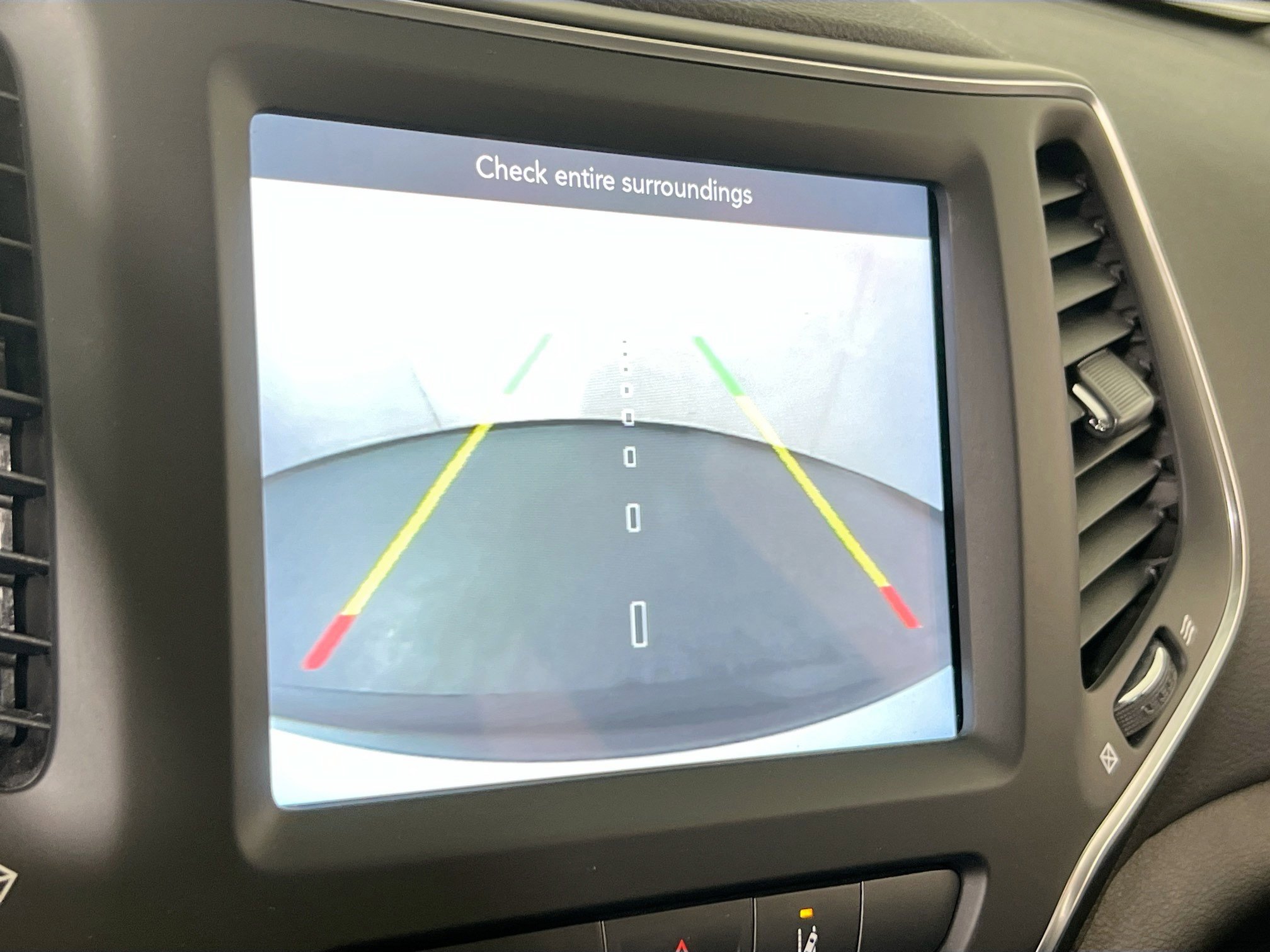 Used 2022 Jeep Cherokee Latitude Lux w/ Mopar Interior Package image 13