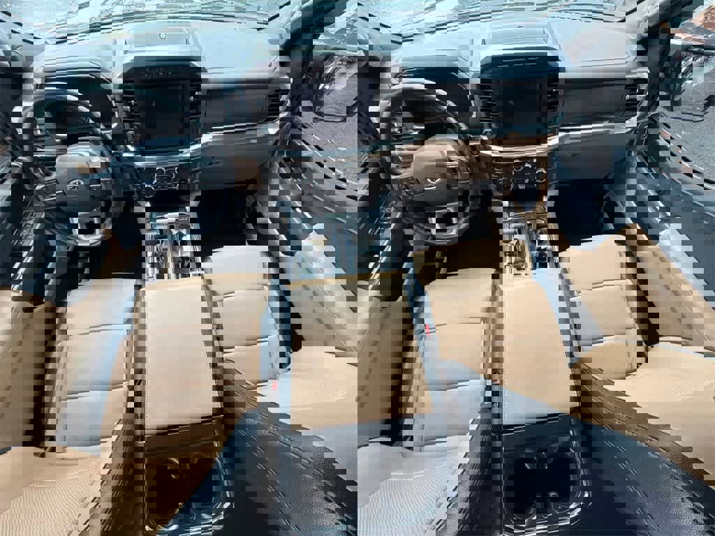 Used 2023 Ford F150 Lariat w/ Trailer Tow Package image 18