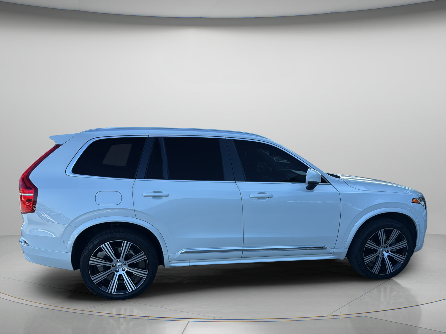 Used 2025 Volvo XC90 B6 Ultra w/ Protection Package AWD/4WD image 14