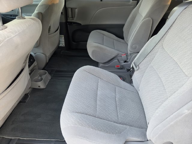 Used 2020 Toyota Sienna LE FWD image 24