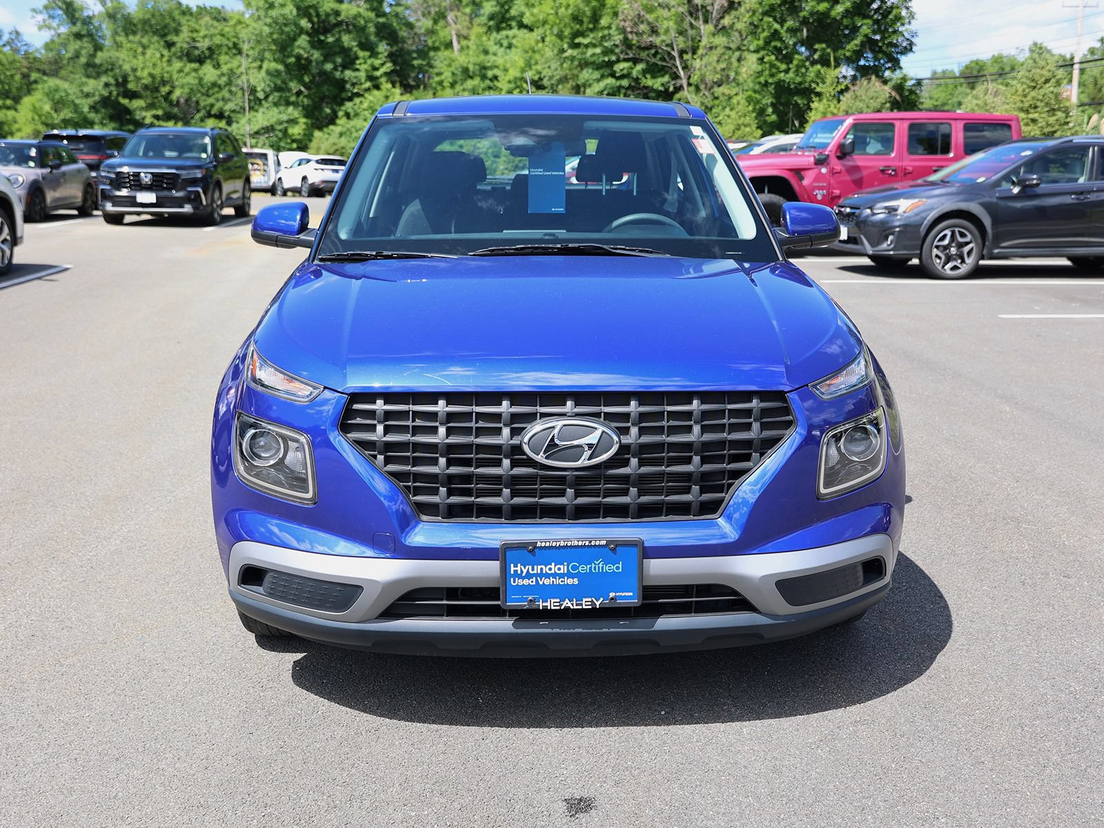 Used 2023 Hyundai Venue SE FWD image 2