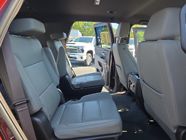 Used 2022 Chevrolet Tahoe LT w/ Luxury Package AWD/4WD image 12