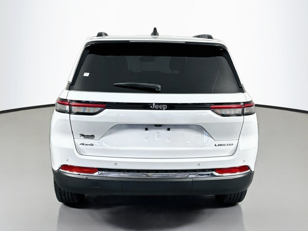Used 2023 Jeep Grand Cherokee Laredo AWD/4WD image 6