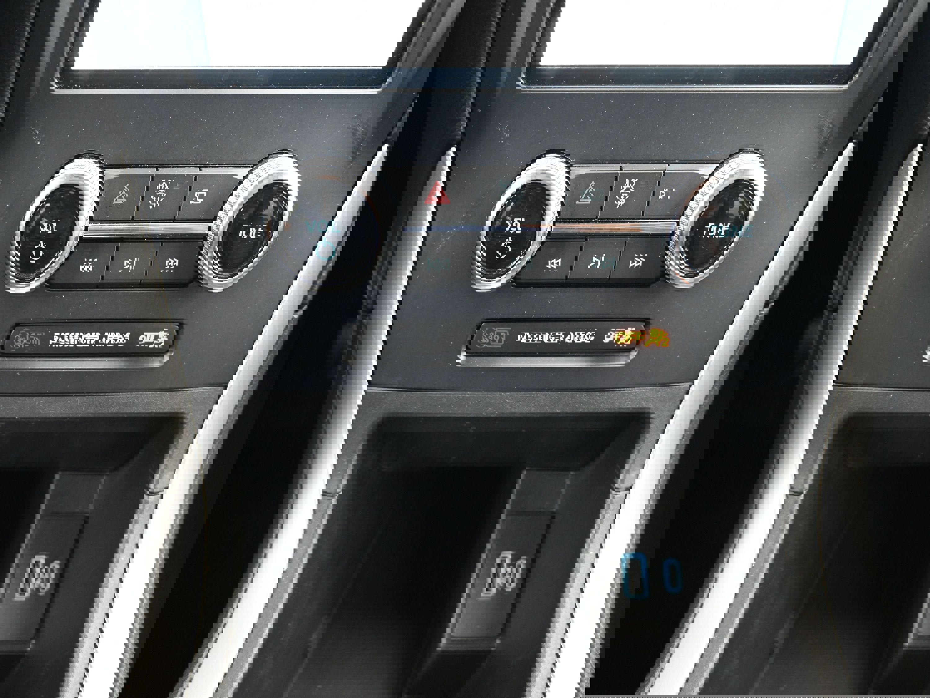 Used 2023 Ford Edge SEL image 16