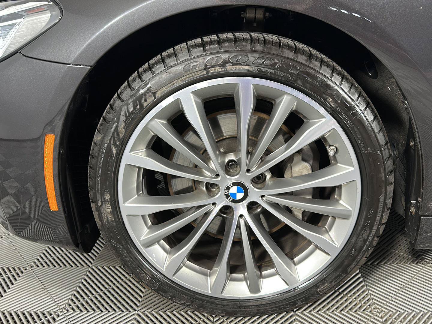 Used 2023 BMW 530i xDrive w/ Convenience Package AWD/4WD image 6