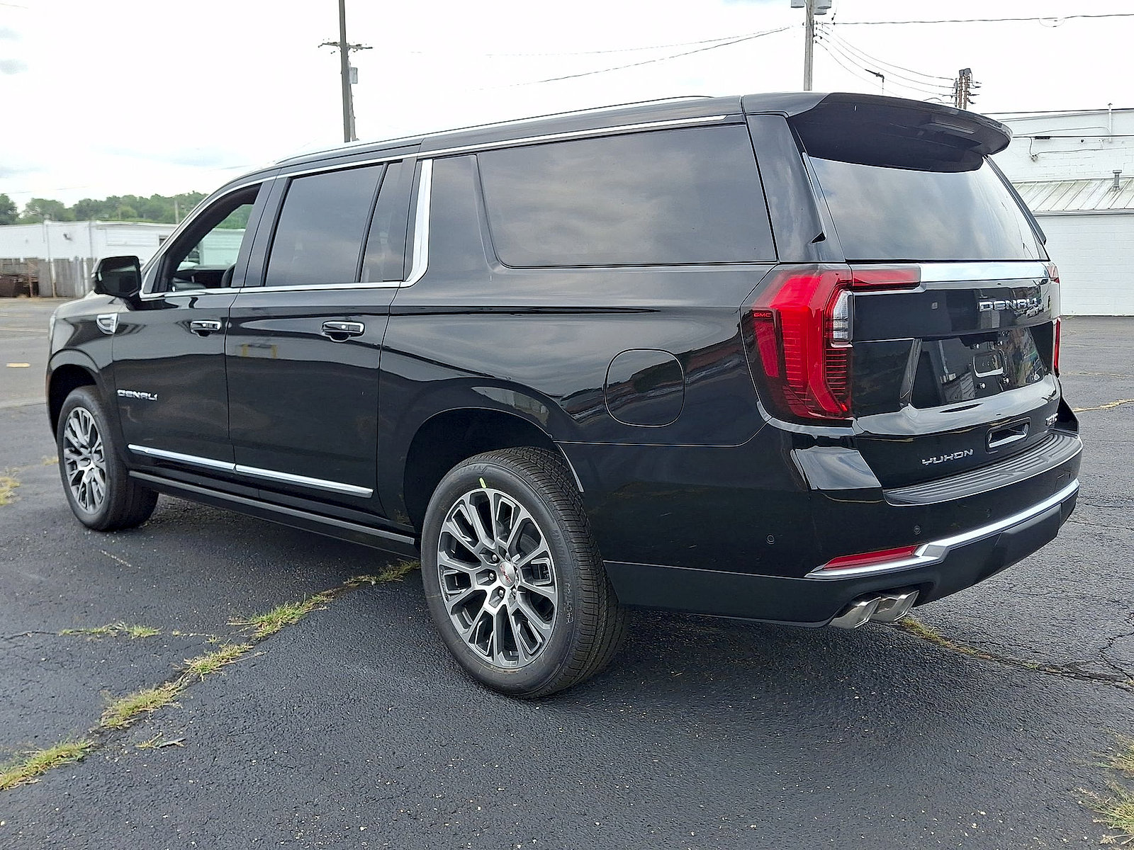 New 2026 GMC Yukon XL Denali w/ Denali Reserve Package AWD/4WD image 11