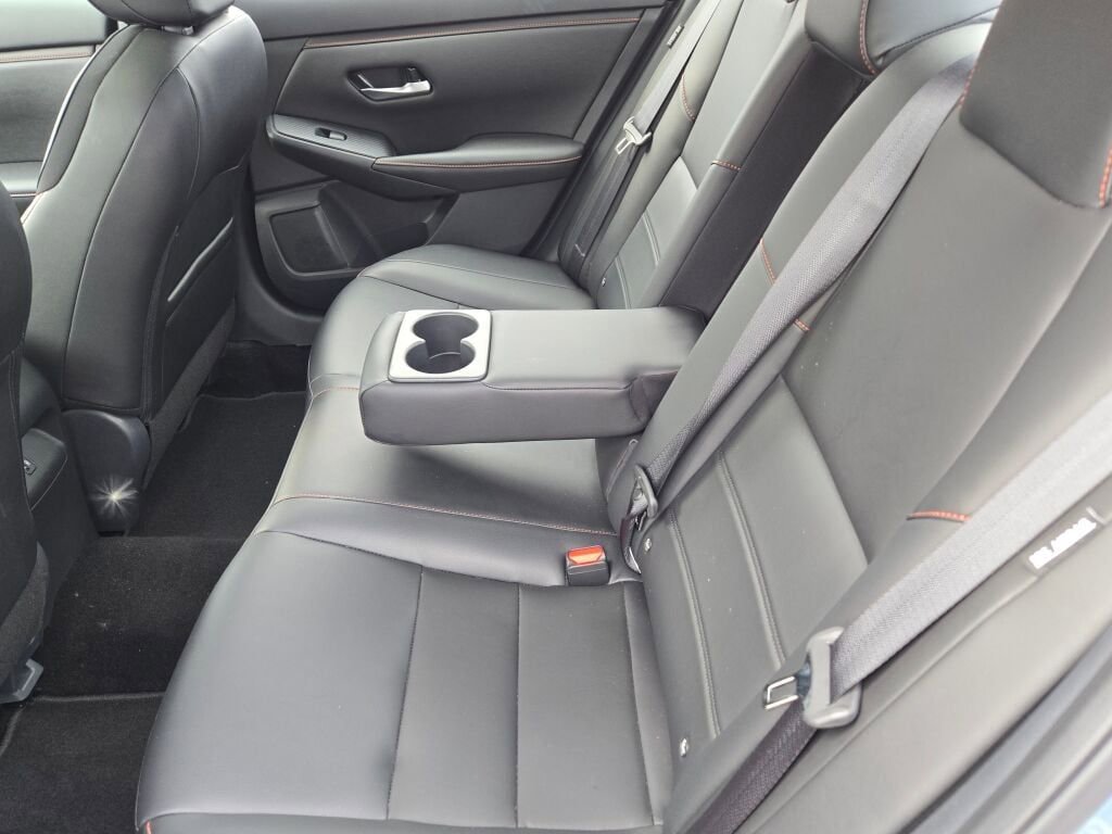 Used 2025 Nissan Sentra SR w/ SR Premium Package image 16