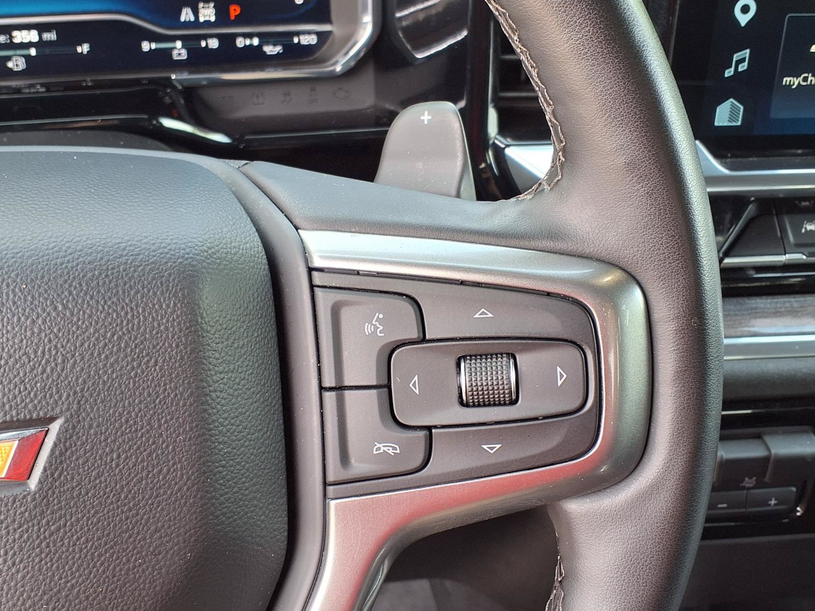 Used 2025 Chevrolet Silverado 1500 LTZ AWD/4WD image 22