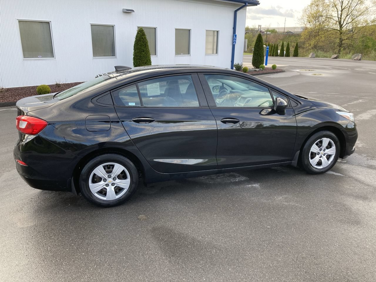 Used 2017 Chevrolet Cruze LS FWD image 8
